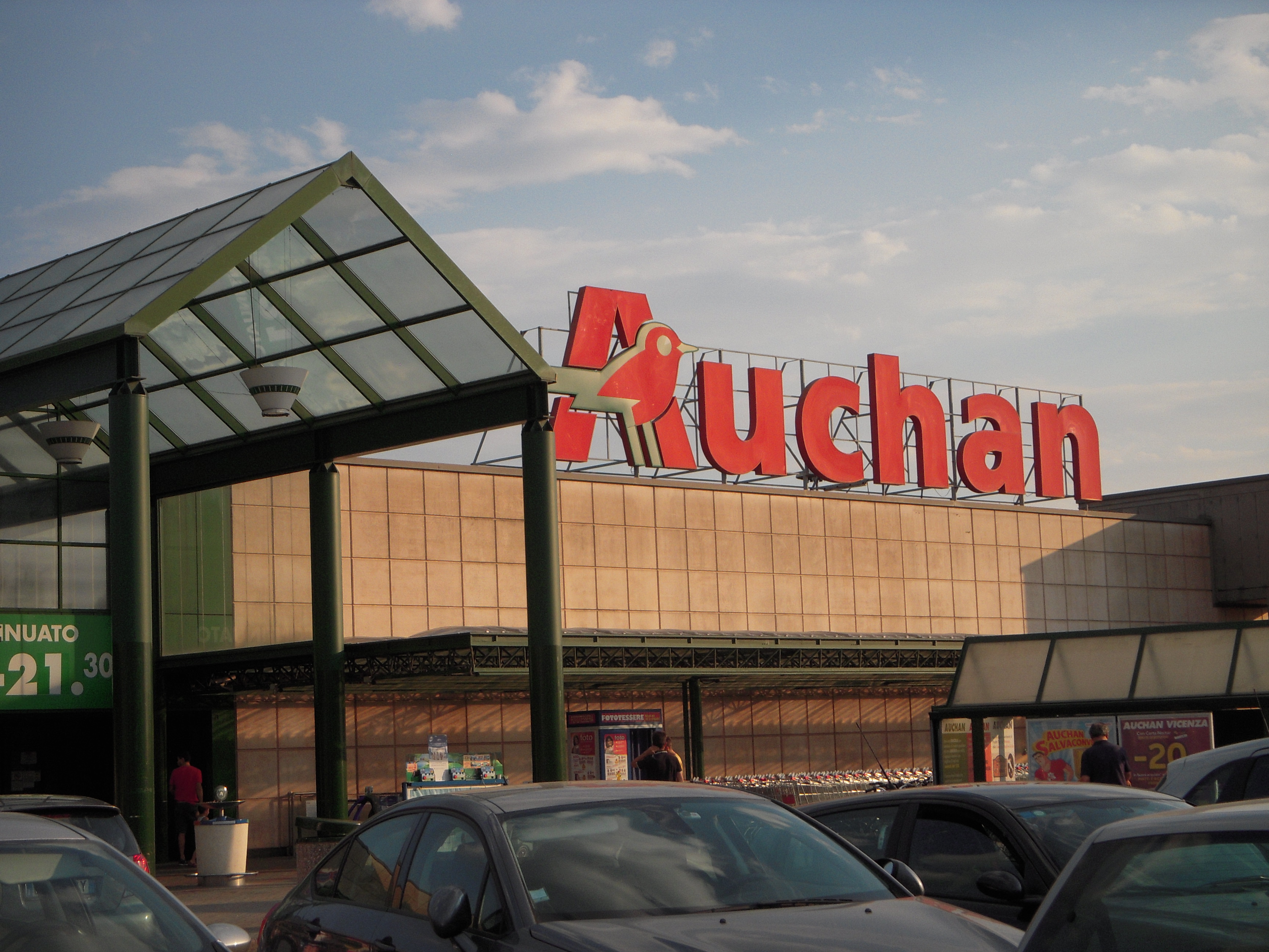 Auchan закрывает крупные гипермаркеты - Статьи